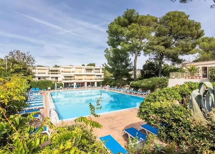 5 Personnes A St Raphael Saint-Raphael (Var)